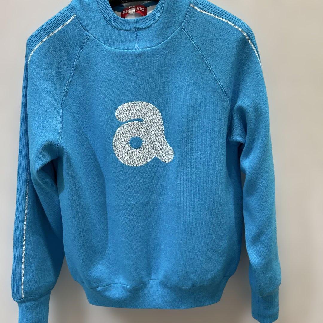 新品❤️アルチビオ❤️青色ロゴ入りクルーネックセーター