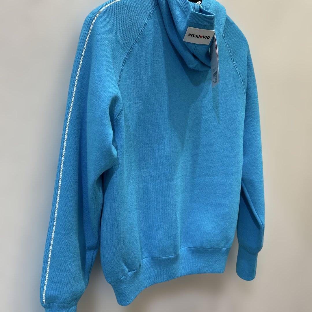 新品❤️アルチビオ❤️青色ロゴ入りクルーネックセーター