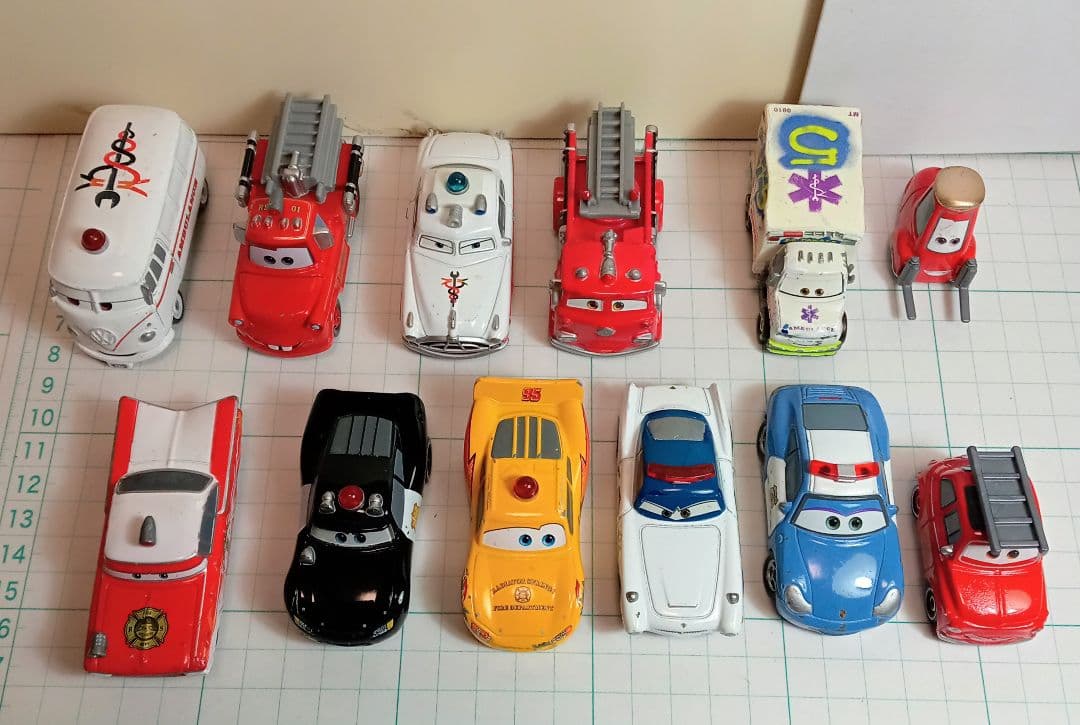 トミカディズニーカーズゴーゴーレスキューチーム12台 中古