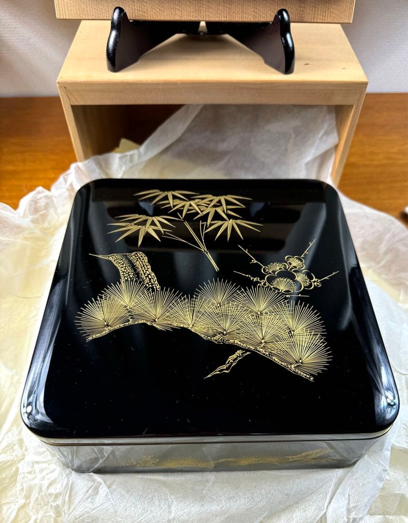 257 輪島塗　松竹梅沈金　二段重　未使用品　共箱　共布