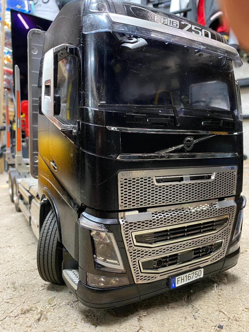 タミヤ　1/14 ボルボFH16　6x4　ティンバートラック　フルオペレーション