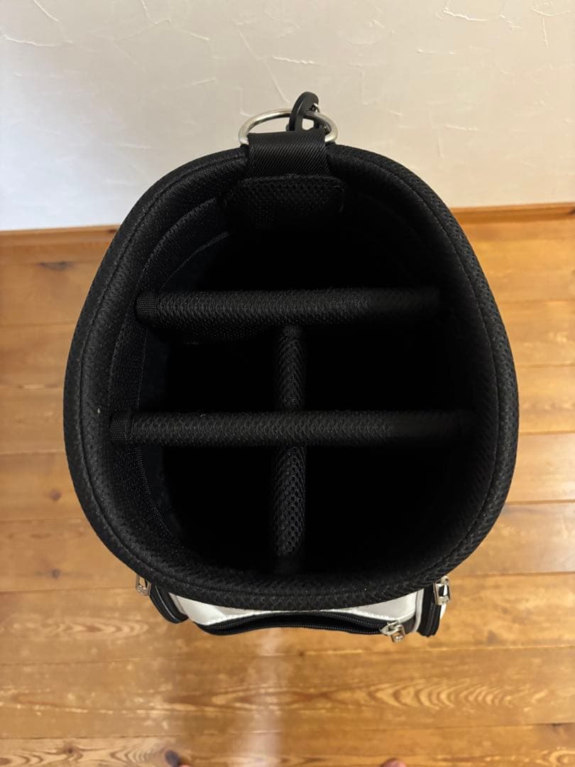 TaylorMade キャディバッグ 白黒 4分割