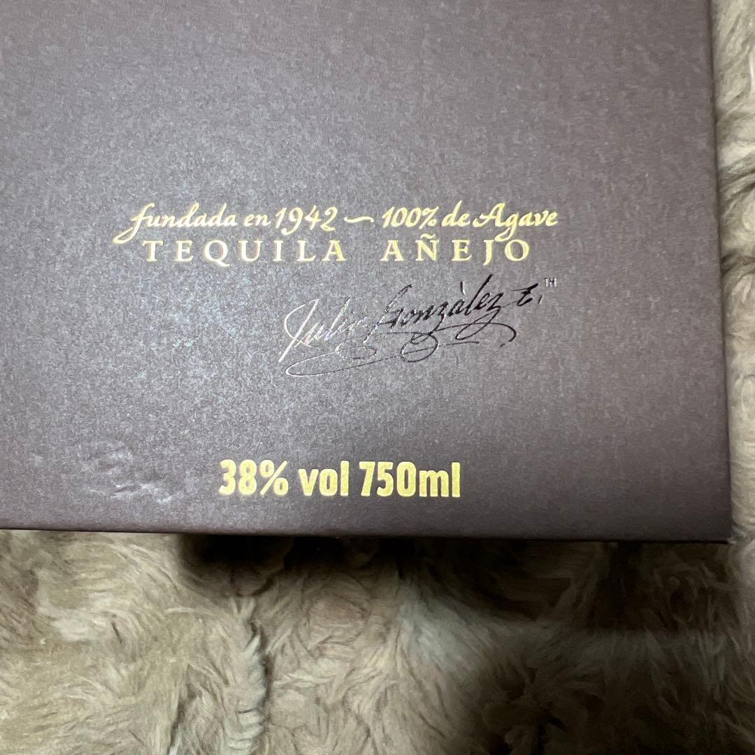 新品未開封　ドン・フリオ 1942 750ml 箱入りテキーラ ギフトBox入り