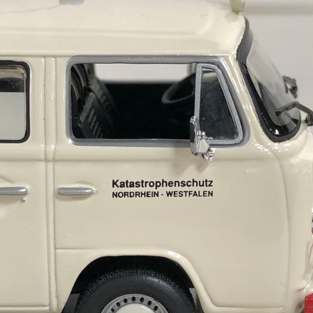 MINICHAMPS フォルクスワーゲン　T2 Krankenwagen