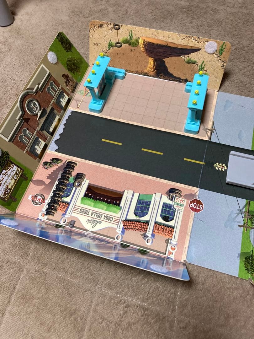 カーズトミカ　あそべるマップ　ラジエータースプリングス