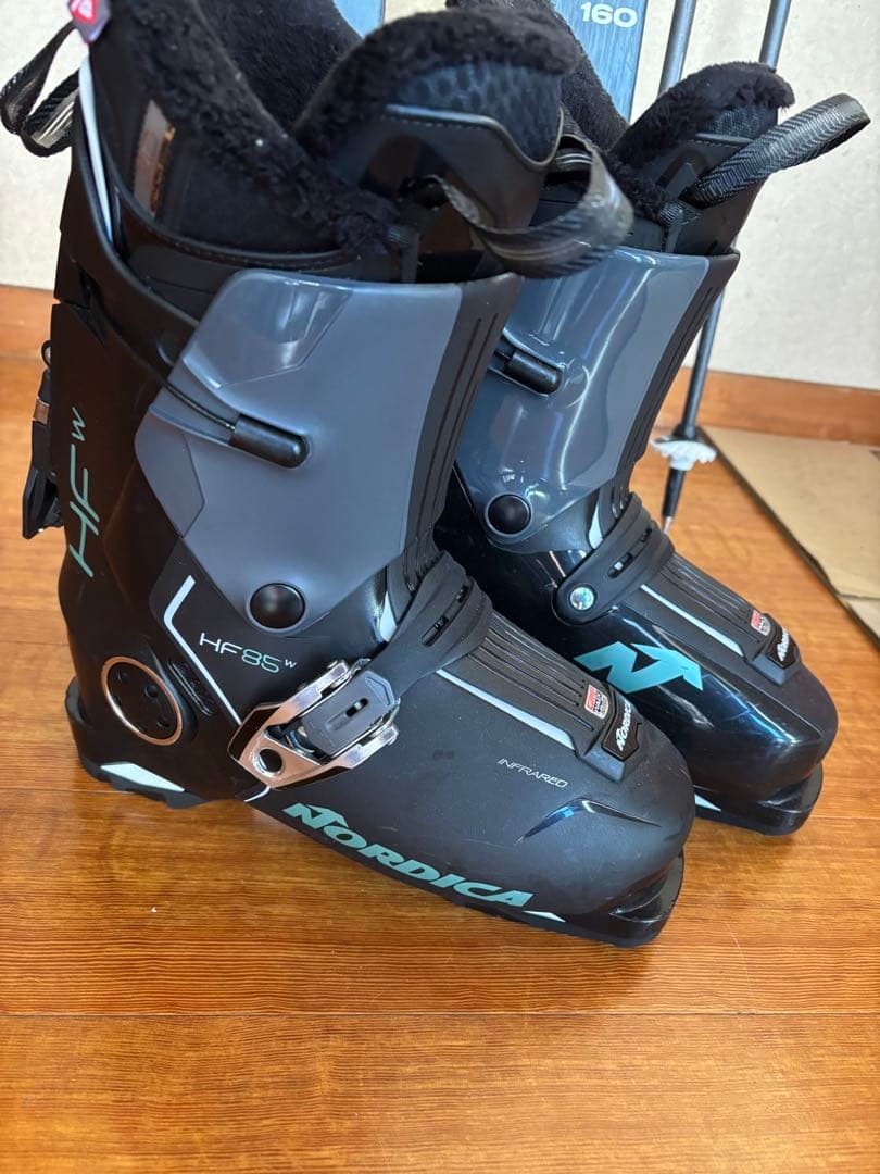 スキー板とブーツ、ストックセット ノルディカ　ブリザード　リアエントリー24、5