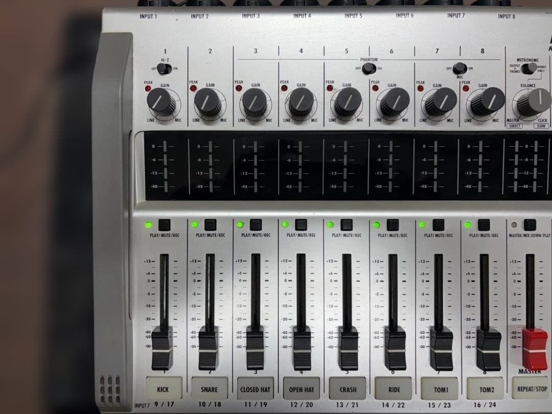 Zoom R24 マルチトラックレコーダー