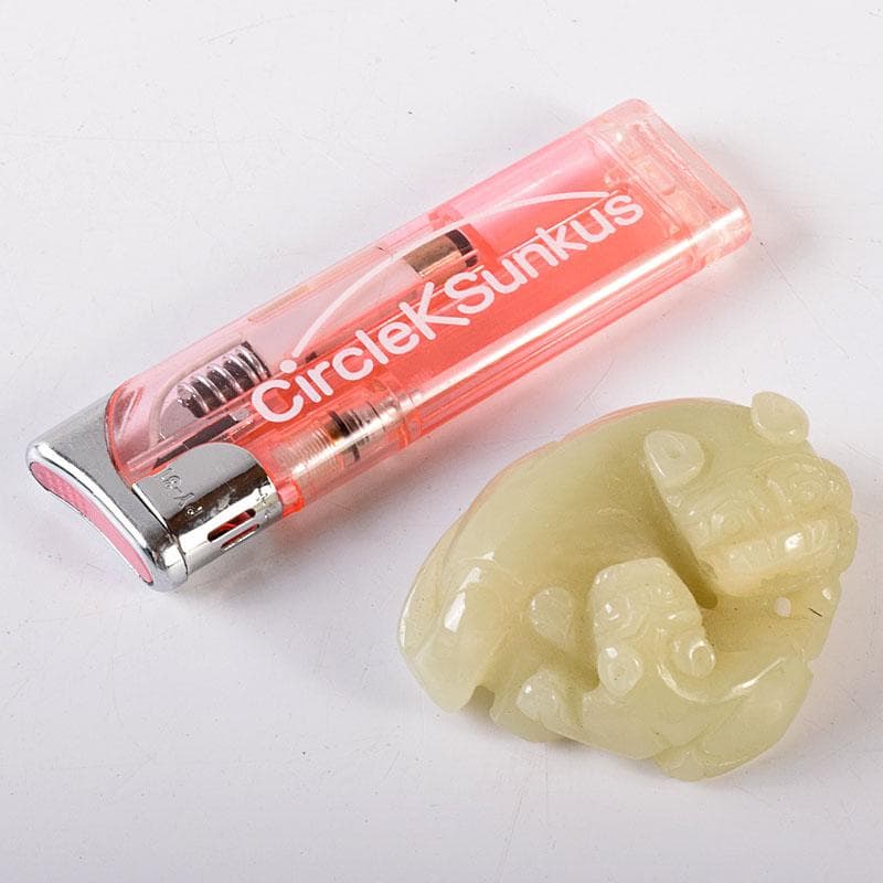 中国　玉石彫刻　神獣　根付　紙鎮　置物　C　8213E