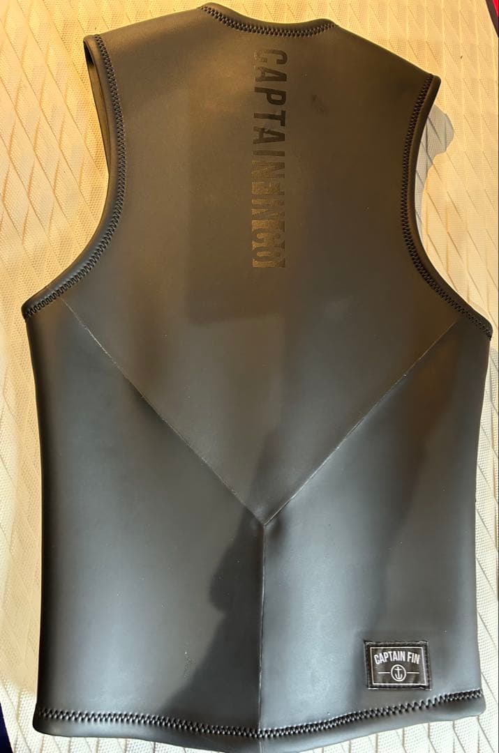 新品 未使用CAPTAIN FIN キャプテンフィン ウェットスーツベスト L