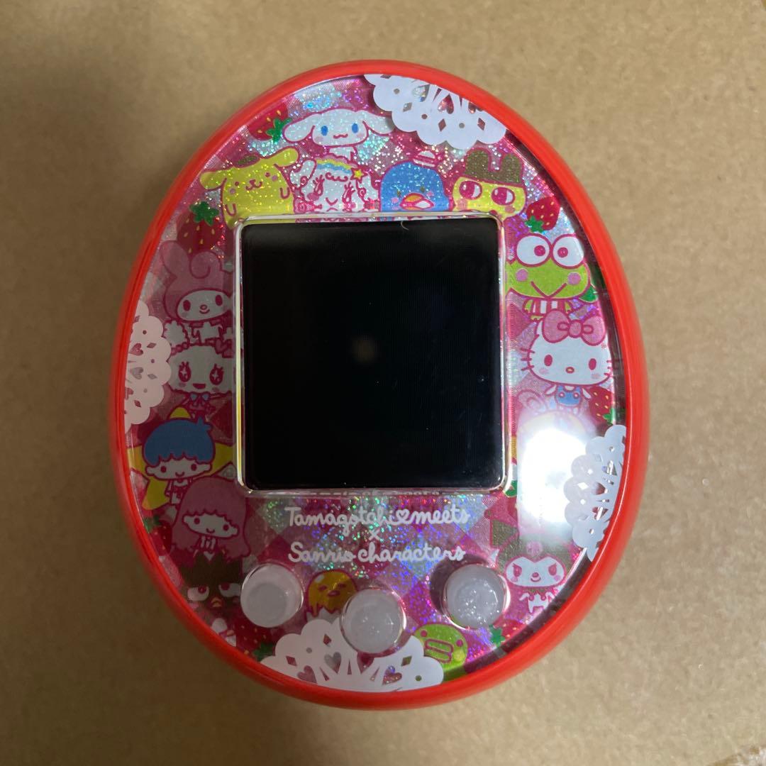 バンダイ たまごっち サンリオキャラクター 赤