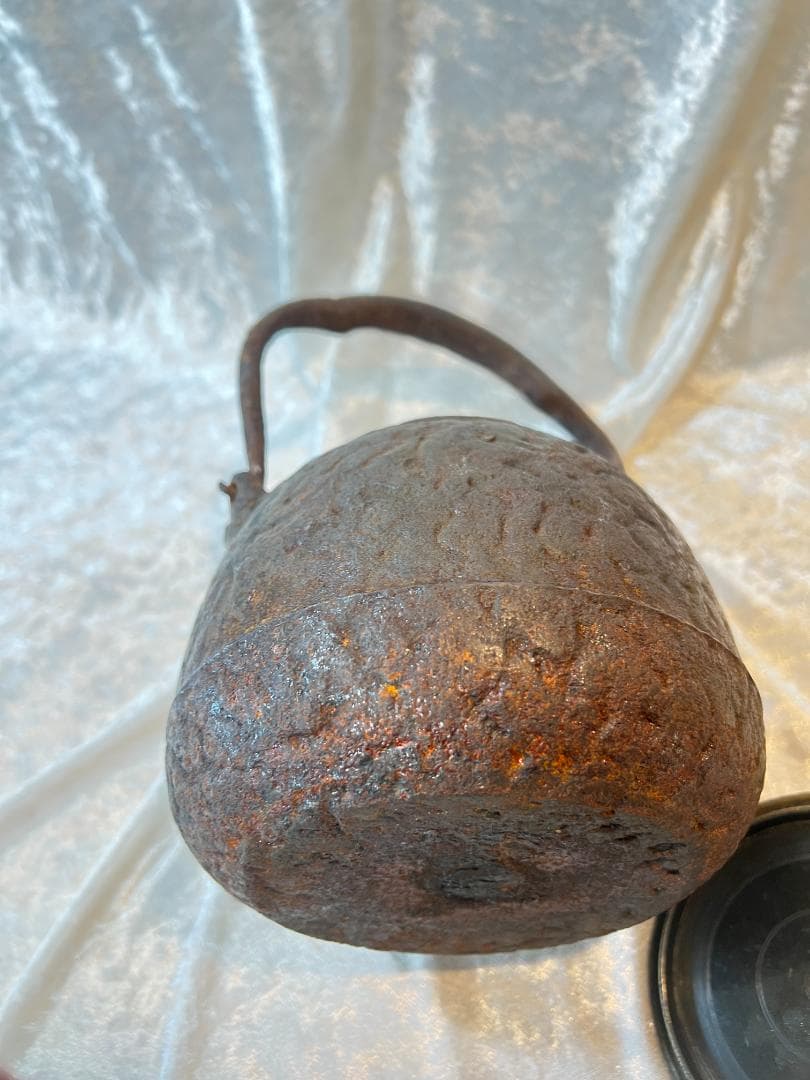 鉄瓶　真鍮の蓋　桜のデザインのつまみ