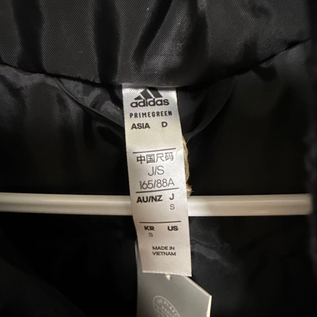 adidas ダウン　ベンチコート