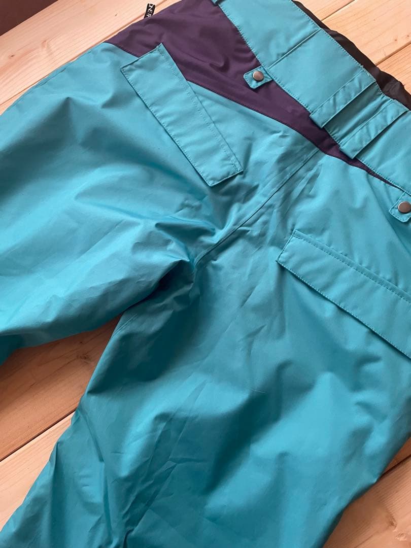 Volcom THERMONITEスノボ ダウンジャケットとパンツセット M