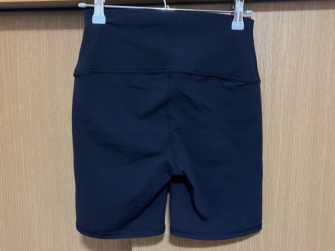 ヨガ・ピラティス alo 7\" high waist biker short black