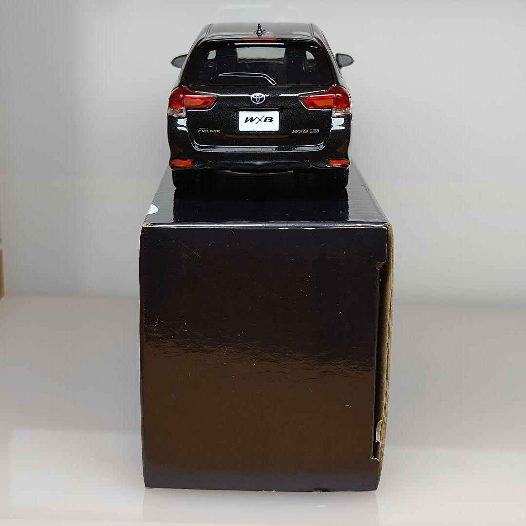 トヨタ カローラフィールダー カラーサンプル クールボルドーガラスフレーク