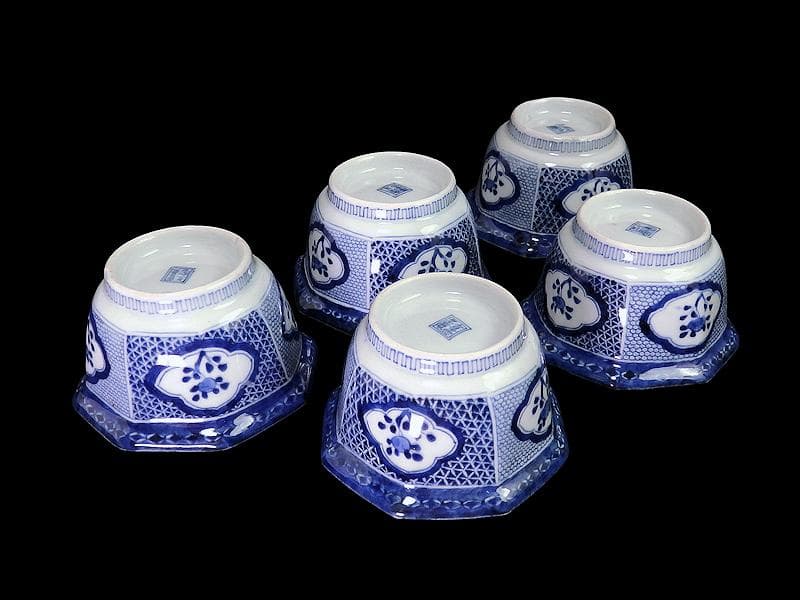 古伊万里　染付　毘沙門亀甲紋に花図　八角向付 ５客　A234AS-DBb