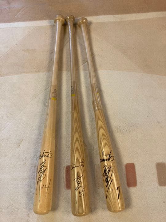 サイン入り元ジャイアン選手の公式バット3本