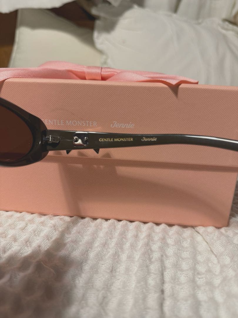 GENTLE MONSTER Jennieコラボ サングラスリボンチャーム付き