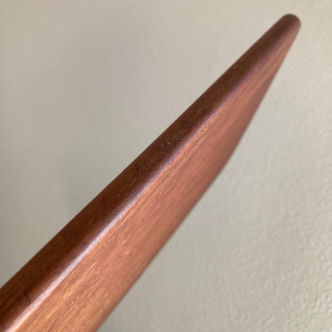 北欧ヴィンテージ　無垢材　チークのカッティングボード　持ち手付きトレイ