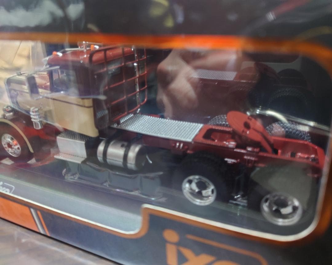 1/43 ピータービルト 281 1955 ixo製ダイキャスト製ミニカー