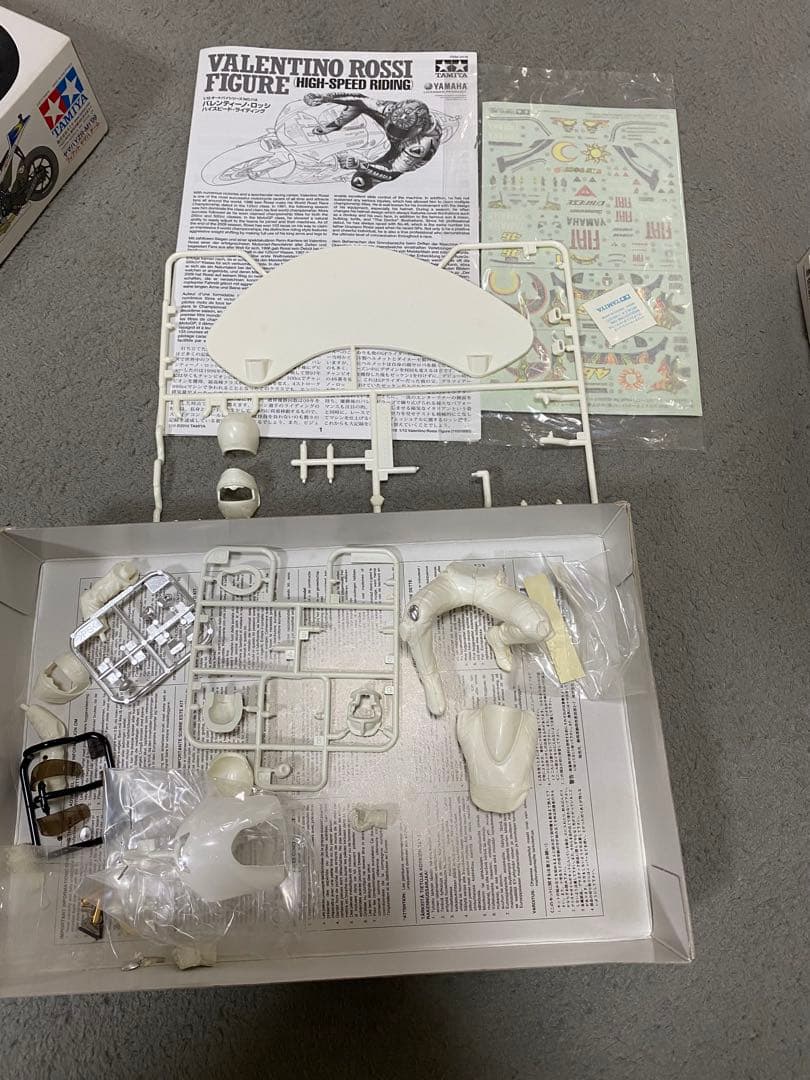 タミヤ 1/12 ヤマハ YZR-M1 '09 フィアットヤマハチーム