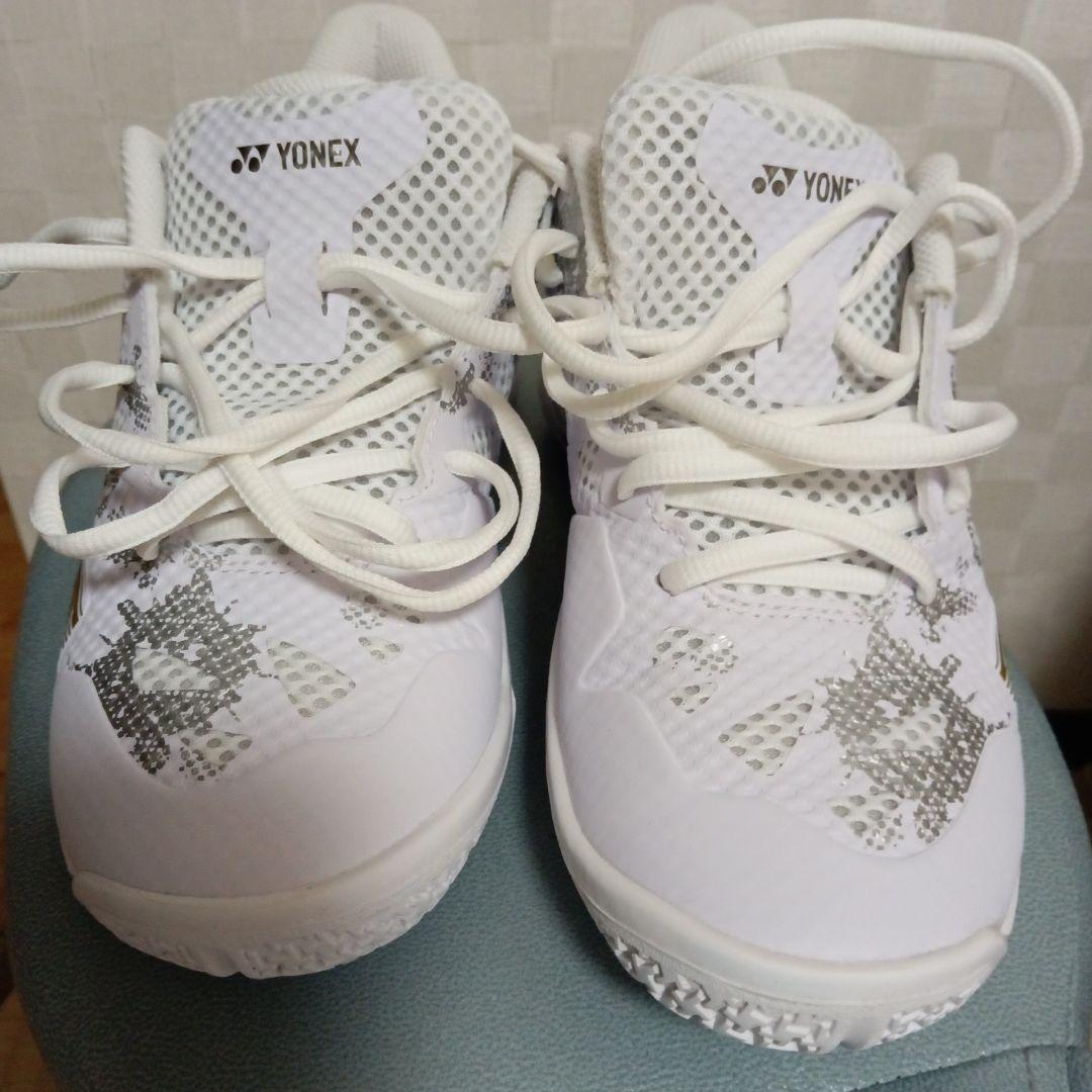 YONEXパワークッション バドミントンシューズ ホワイト２４㌢