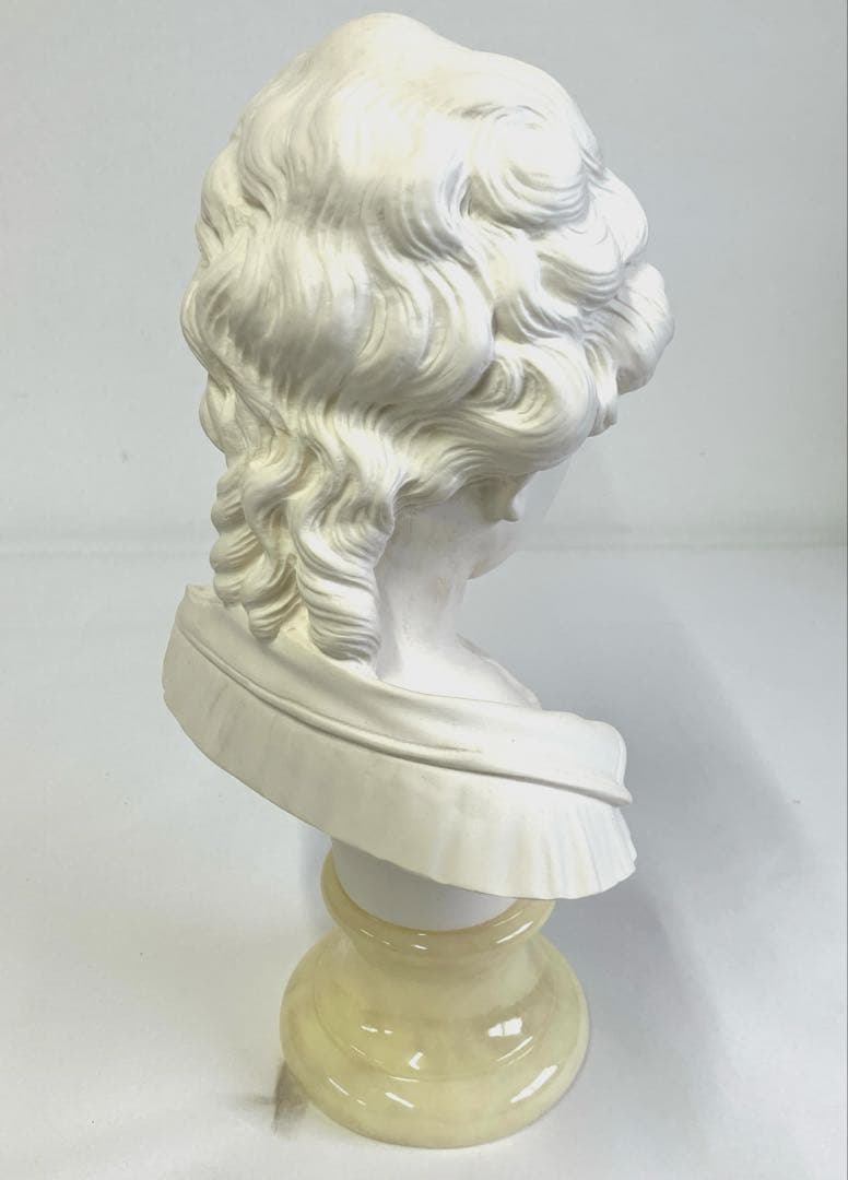 少女の胸像　白い陶器製　ジュゼッペ・ベッシ イタリア製
