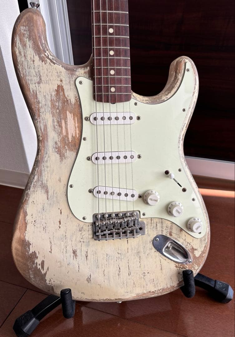 ストラトキャスタータイプ　日本製2Pバスウッドボディ　国産ネック