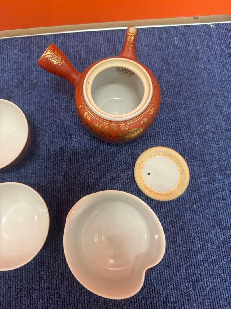 1725 九谷焼　赤絵　赤地金花　茶器セット　急須1客　湯冷し1客　湯呑4客
