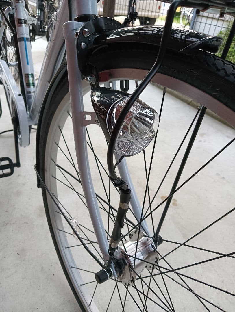 新品未使用２７インチ通学用シティーサイクル　白色