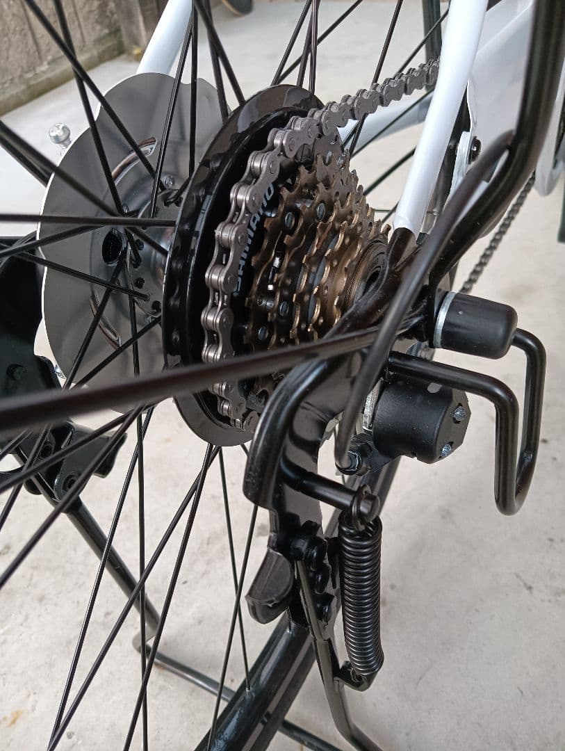 新品未使用２７インチ通学用シティーサイクル　白色