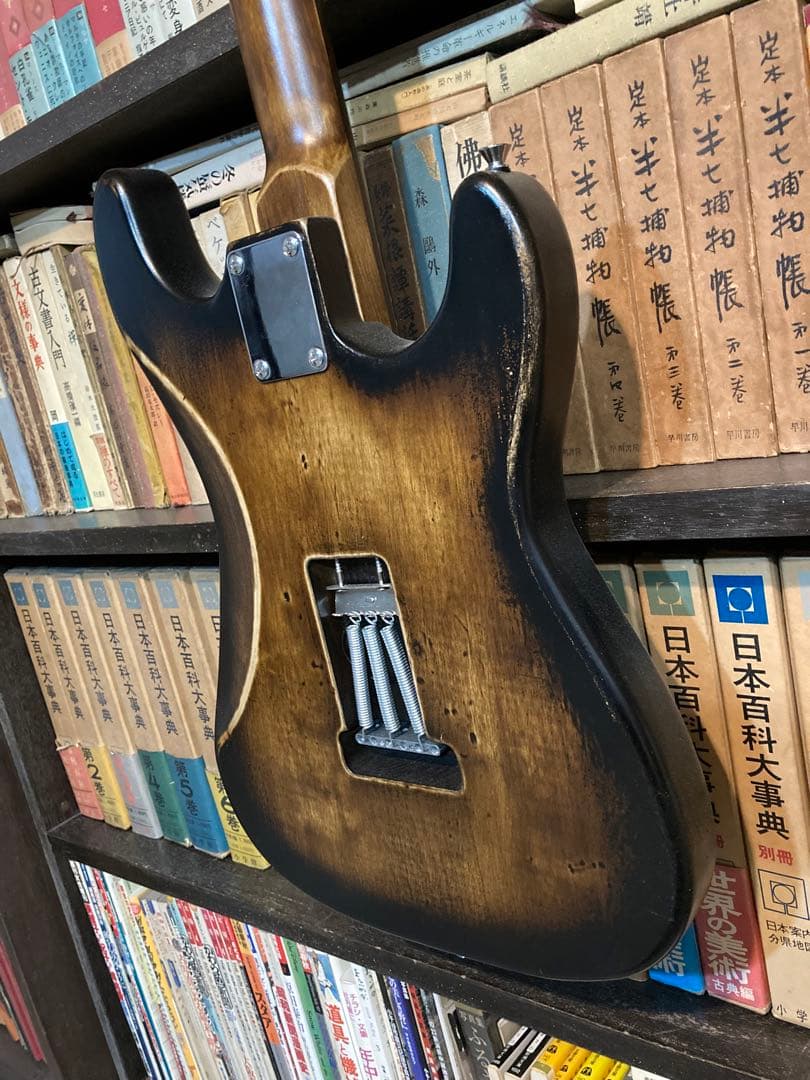 ギター jimi hendrix stratocaster righty relic