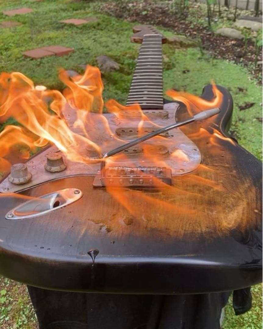 ギター jimi hendrix stratocaster righty relic