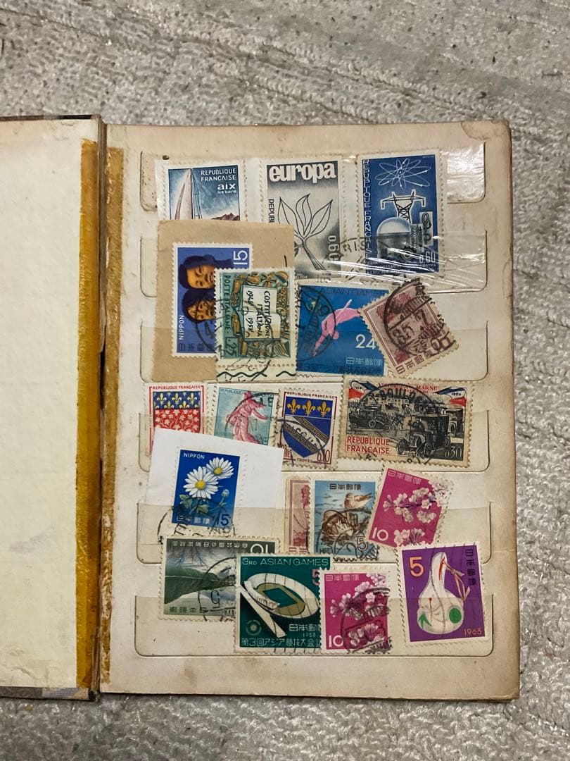使用済み外国切手／157枚程。日本の切手も少々。【古い時代の切手ばかりです】。