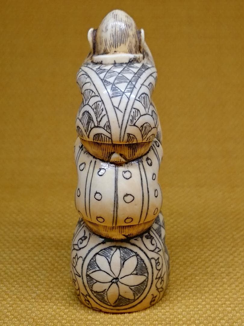 【美品】 天然素材　根付　彫刻　置物　インテリア　工芸品　美術品　A1073