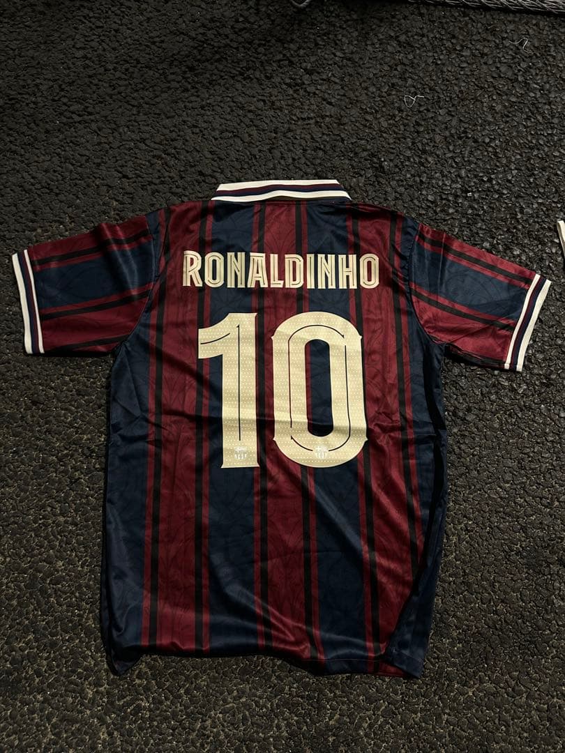 【新品タグ付き】FCバルセロナ125周年記念ユニフォームロナウジーニョ限定正規品