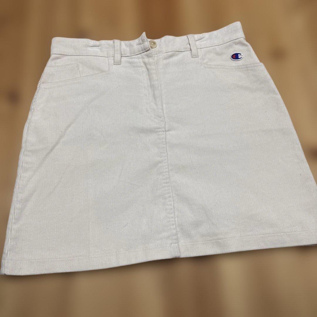 チャンピオン　スウェットシャツとコーデュロイスカートセットアップ