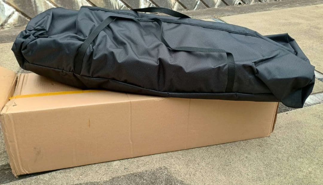 日よけソーラーカーシールド 車用　アウトドア　タープ　テント　キャンプ