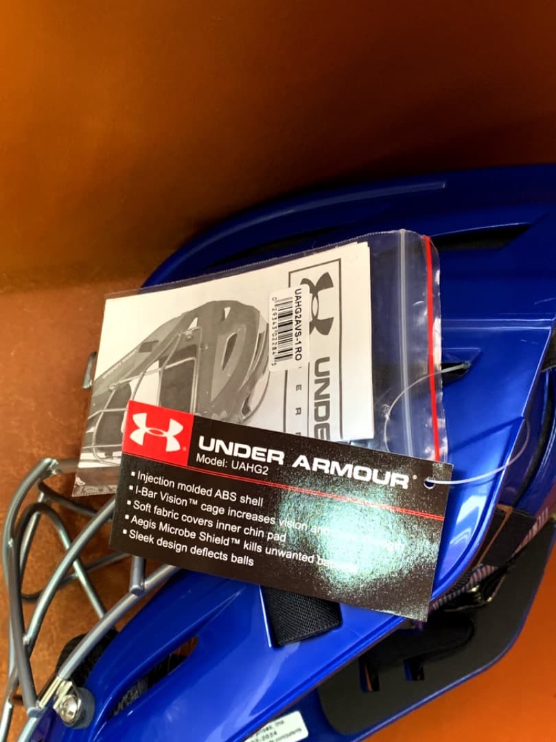 新品2025年★アメリカ国内限定☆アンダーアーマー☆キャッチャーヘルメット☆青