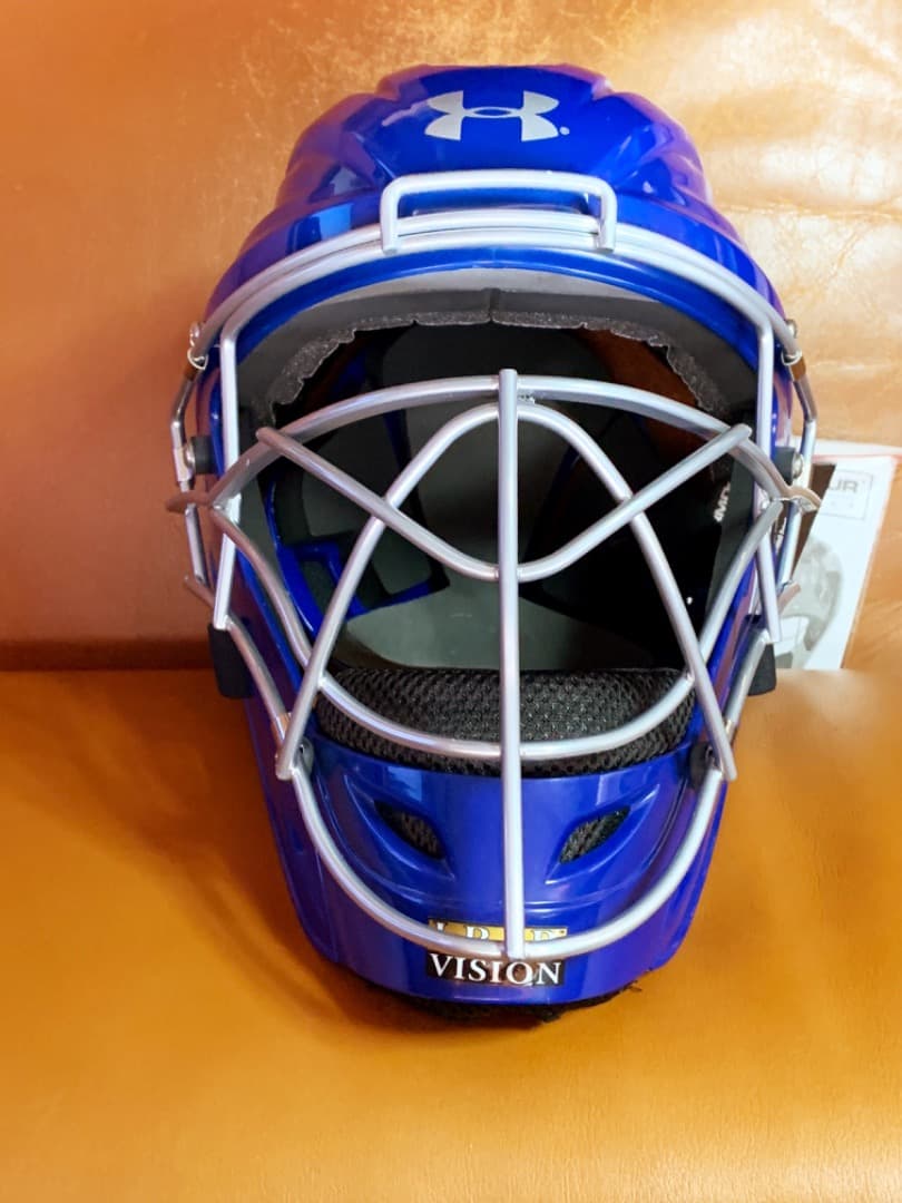 新品2025年★アメリカ国内限定☆アンダーアーマー☆キャッチャーヘルメット☆青