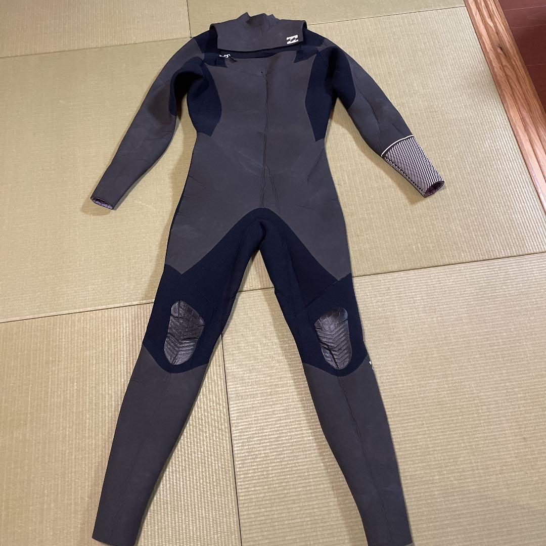 サーフィンフルスーツ5ミリ3ミリです。完全防寒一度も使ってなく、とてもレアです。