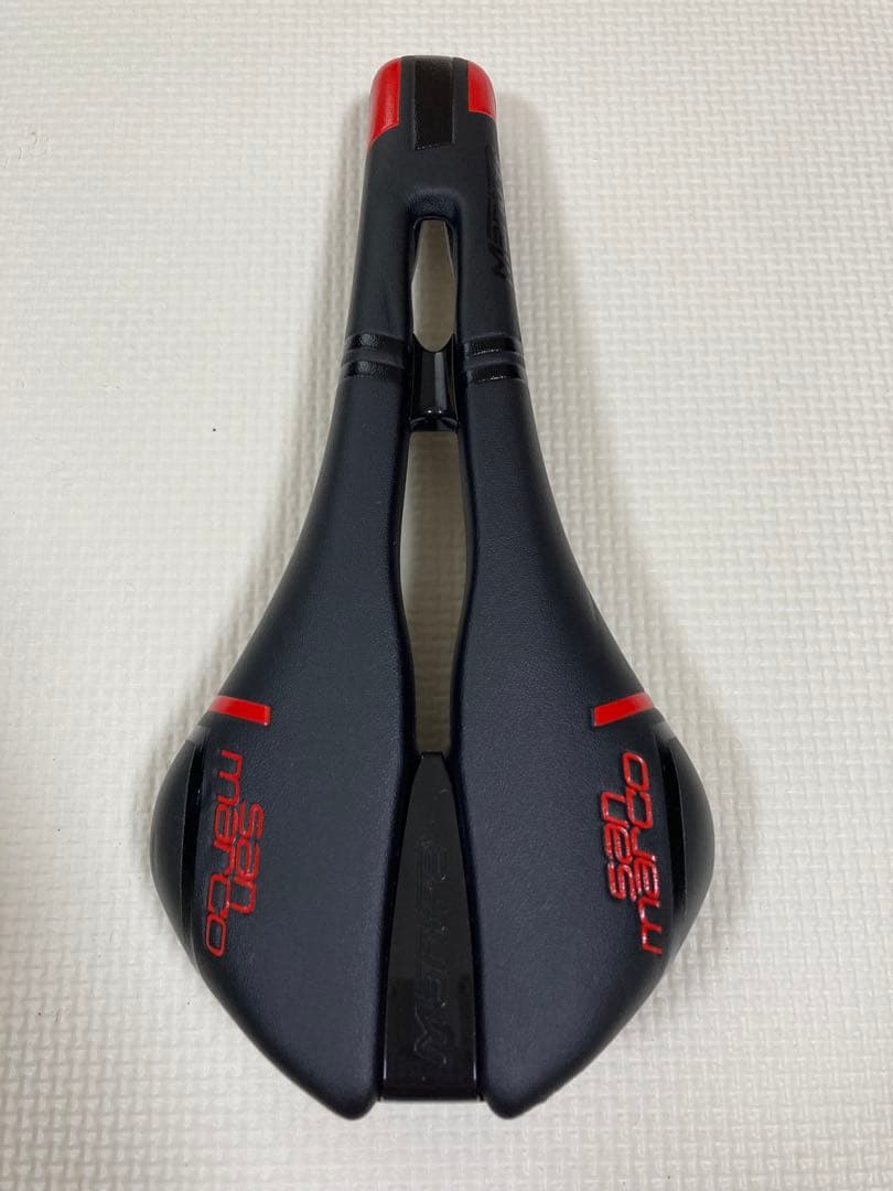 サンマルコ マントラ レーシングWIDE Fレッド サドル
