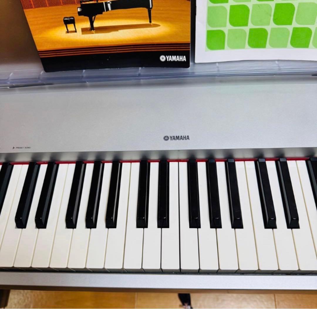 YAMAHA ヤマハ　電子ピアノ　88鍵　ペダル付き　譜面立て付き