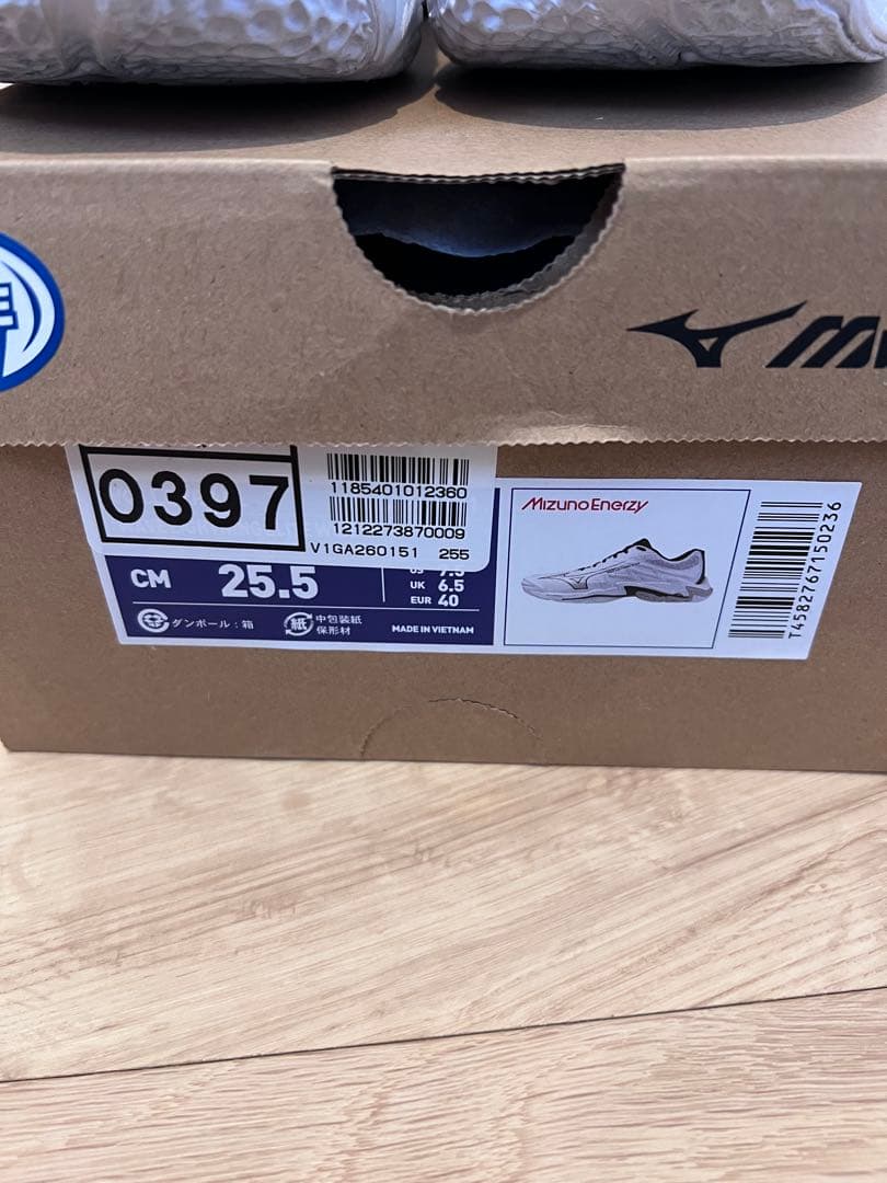新作　ミズノ　バレーボールシューズ　ウェーブライトニング　25.5センチ