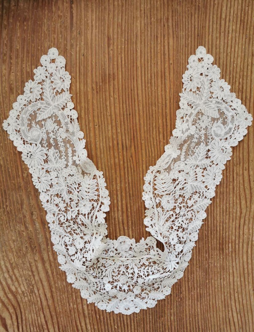 アンティークブリュッセル デュセス＆ポワンドガーズレース付け襟 三つ葉と小花と葉