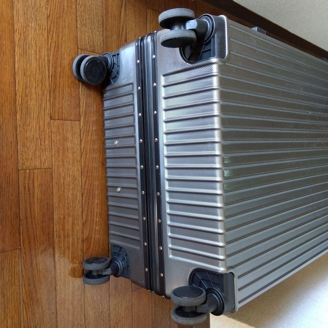 キャリーケース シルバー　トラベル　アルミフレーム　スーツケース