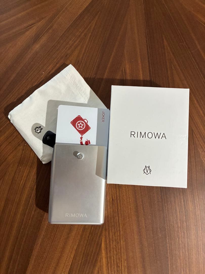 RIMOWA メタリックケースのトランプ