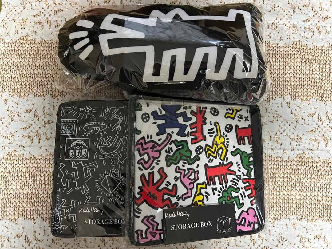 キースヘリング　3点セット　犬型クッション　１つ　収納ボックス　スツール2種類