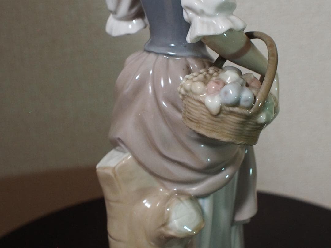 ★LLADRO　リヤドロ　花籠を持つ乙女　美品