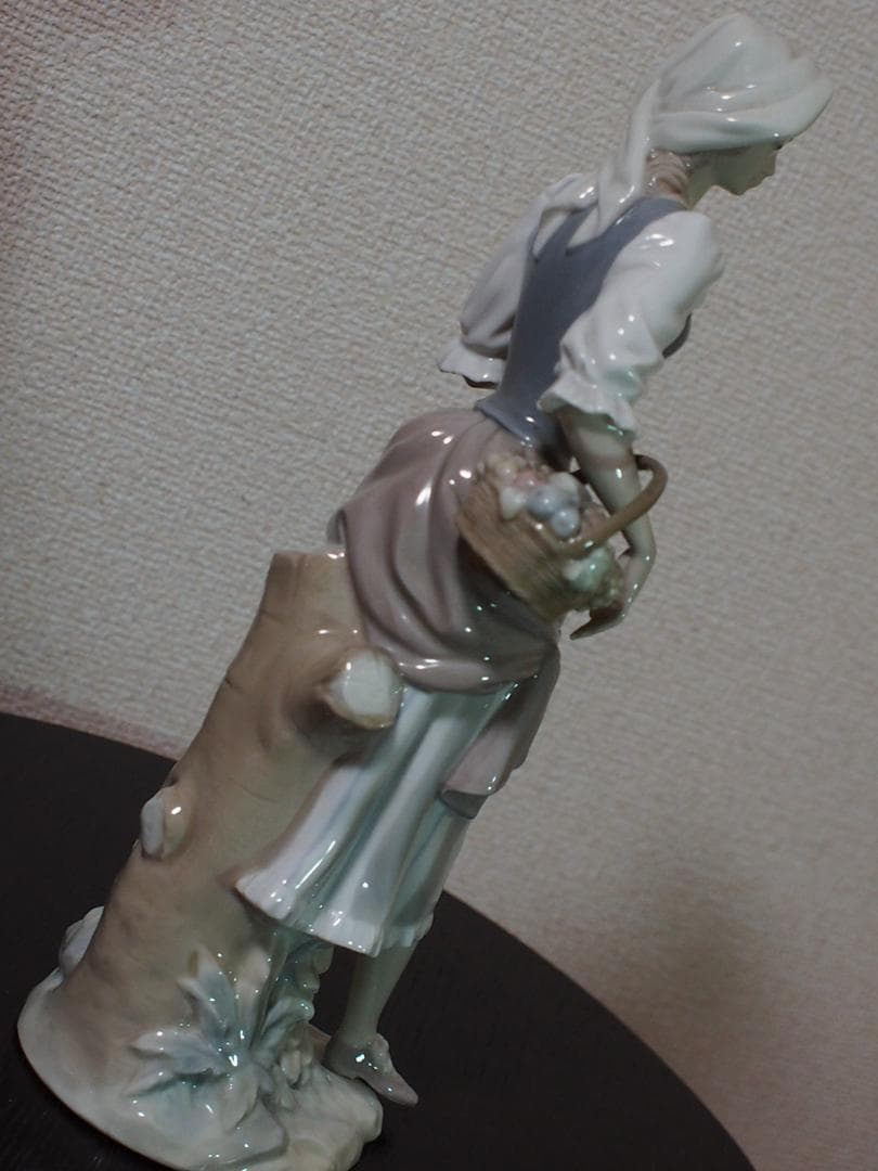 ★LLADRO　リヤドロ　花籠を持つ乙女　美品